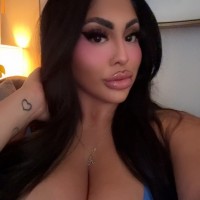 BUSTY BELLA